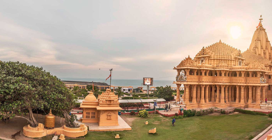 the-mindful-word-lord-shiva-at-somnath:-exploring-the-sacred-power-of-the-first-jyotirlinga