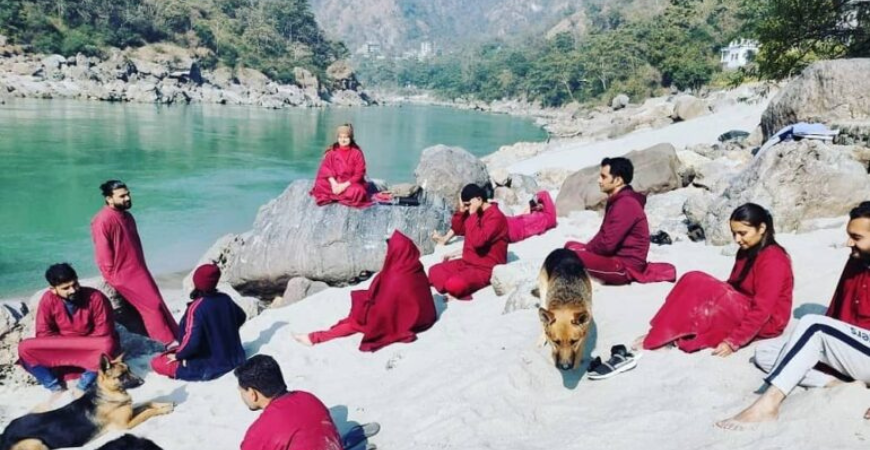 the-mindful-word-daily-rituals-for-inner-peace:-inspired-by-life-in-rishikesh-