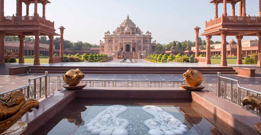 sacred-places-spiritual-teachings-of-swaminarayan-and-their-presence-in-gandhinagar