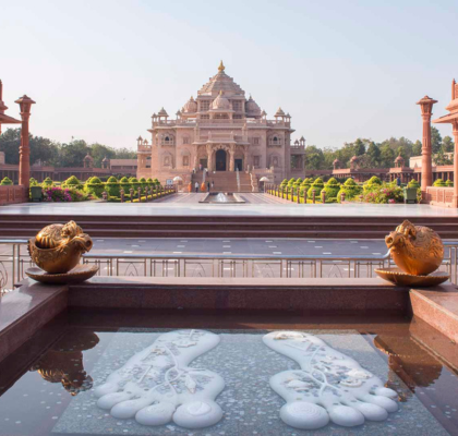 sacred-places-spiritual-teachings-of-swaminarayan-and-their-presence-in-gandhinagar